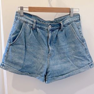 American Eagle Mom Short